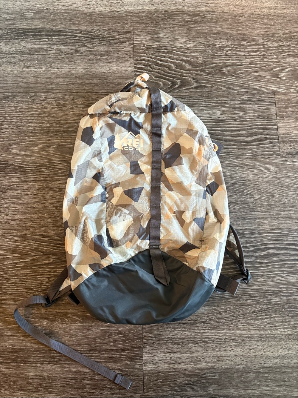 REI Co-op Flash 18 Camo Backpack Hiking Daypack Lightweight